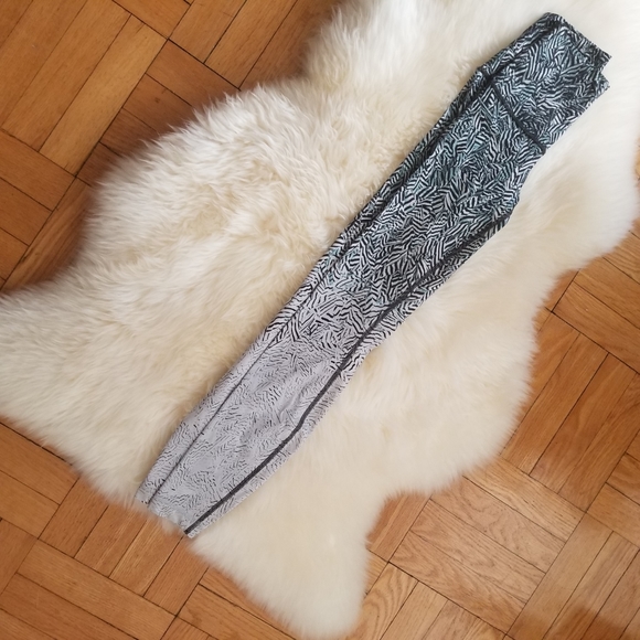 Lululemon Wunder Under Pant (Hi-Rise-Dazzle Nulu) - Picture 3 of 6